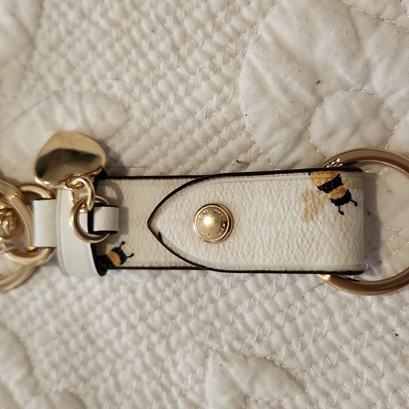 NWT Coach BEE ๐ print key ring trigger snap bag clip keys cream gold - Picture 5 of 7